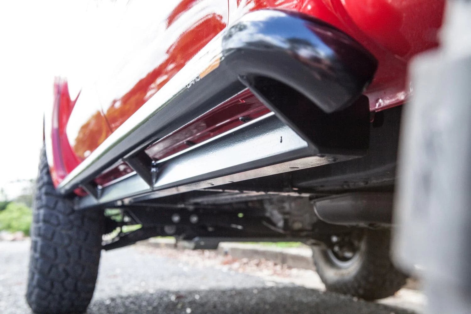 Toyota Hilux N70 ANGLED Rock Sliders / Side Steps – Powdercoated - Image 3